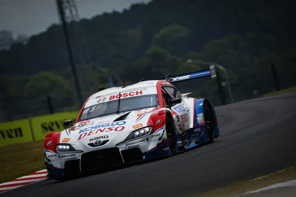 #39 GR Supra コーナーを攻める