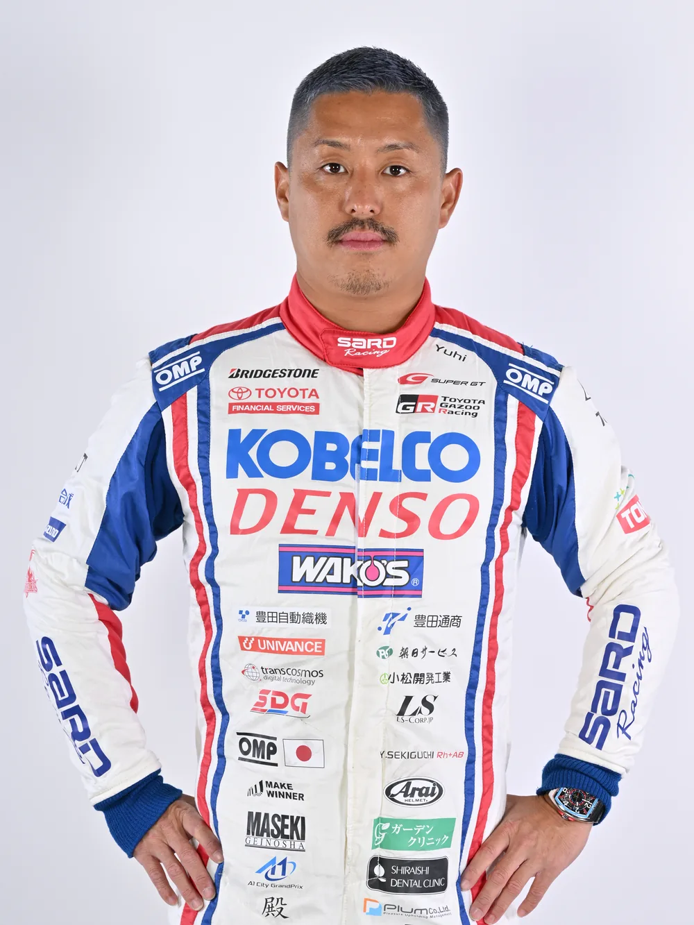 2026年 SARD Racing スーツ姿の関口雄飛